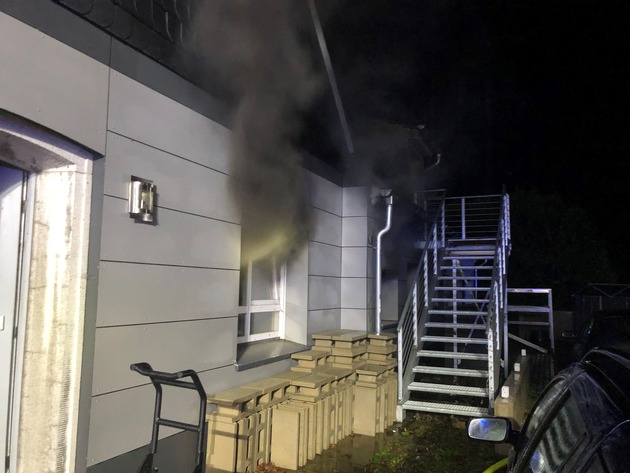 FW Minden: Zwei Verletzte nach Kellerbrand in Minden Todtenhausen