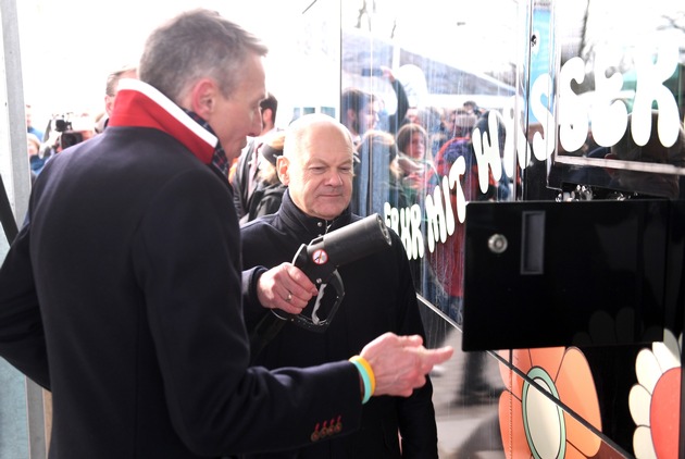 Bundeskanzler Olaf Scholz eröffnet Wasserstofftankstelle von HY.City.Bremerhaven