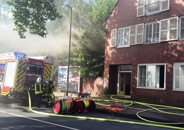 FW-GE: Brand in einem ehemaligen Autohaus