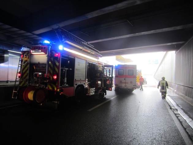 FW-MH: Verkehrsunfall A40 mit vier beteiligten Fahrzeugen