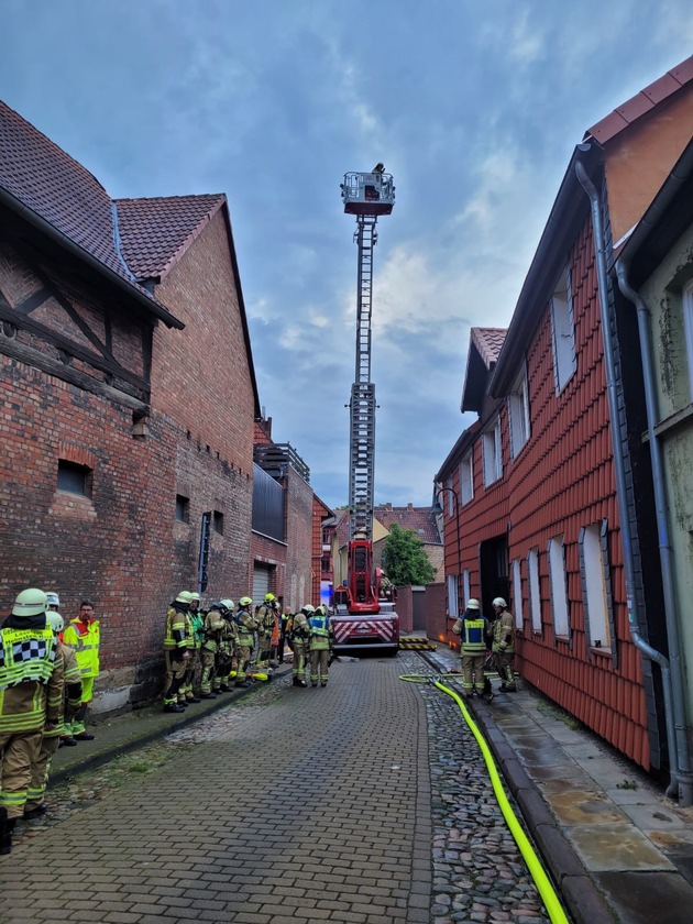 FW Helmstedt: Wohnungsbrand im Fechtboden