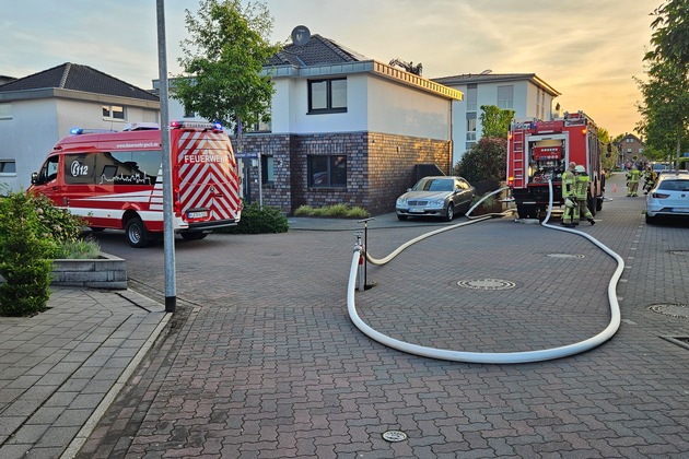 Feuerwehr Goch: Dachstuhlbrand, Verkehrsunfall und Gasaustritt: Hohes Einsatzaufkommen am Feiertag