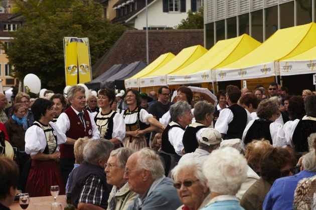 Der längste Gasgrill der Welt misst 20m 58cm 8 mm / Er wurde zum 150Jahr-Jubiläum der Regio Energie Solothurn in Betrieb genommen