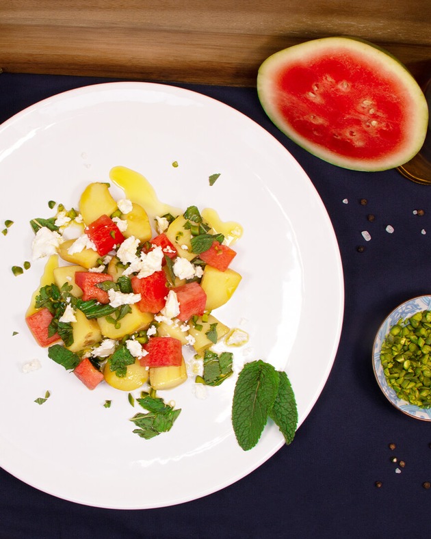 Pressemitteilung | Gut hydriert an warmen Sommertagen: Rezept für Kartoffelsalat mit Wassermelone