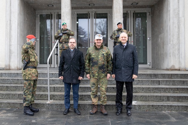 Verteidigungsminister der Republik Litauen Robertas KAUNAS zu Besuch im Operativen F&uuml;hrungskommando der Bundeswehr