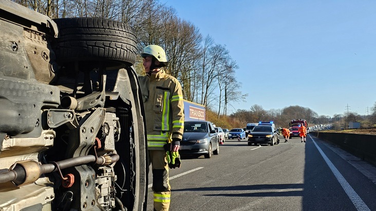 FW Burscheid: Verkehrsunfall auf der Autobahn