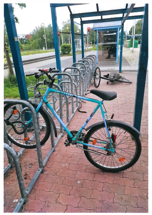 POL-KLE: Goch - Polizei sucht Eigentümer von drei Fahrrädern / Wer kennt die abgebildeten Räder?