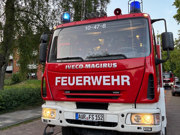 FW-AUR: Rauchmelder-Alarm an Mehrfamilienhaus