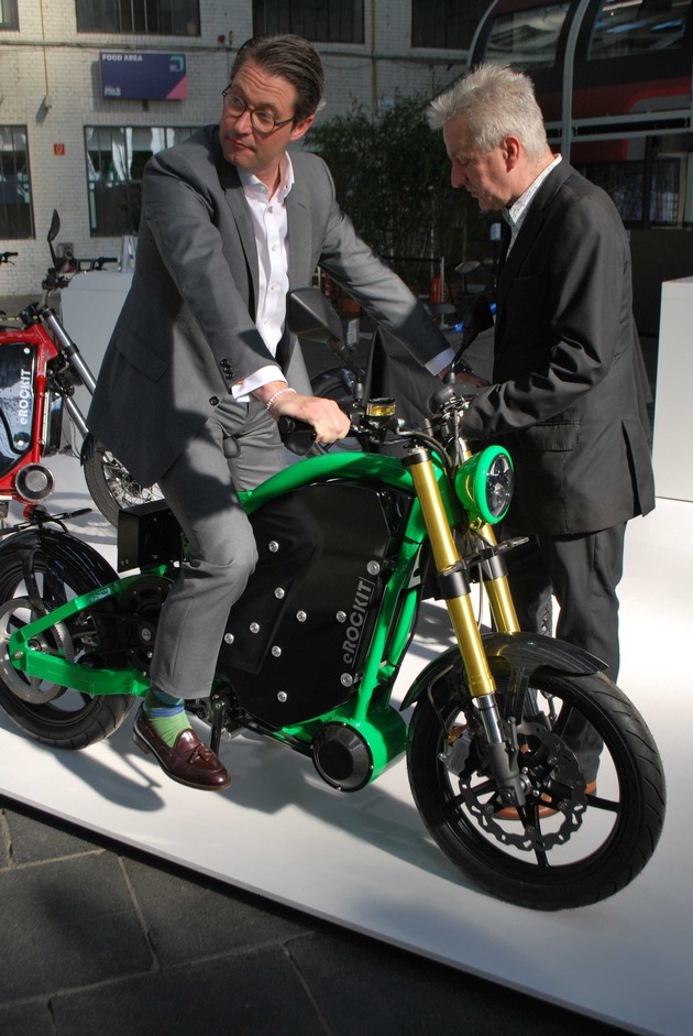 eROCKIT beim Greentech Festival: Nico Rosberg und Andreas Scheuer bestaunen Elektromotorrad