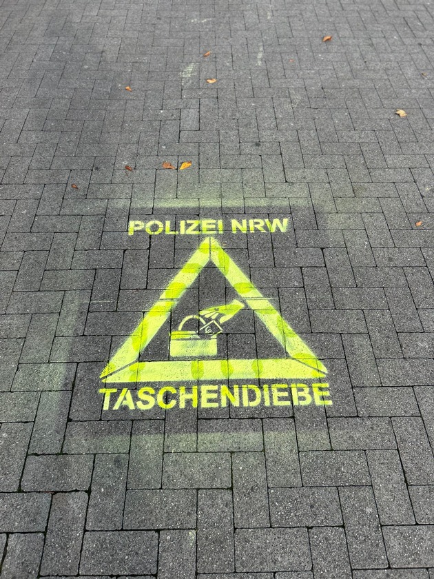 POL-ME: &quot;Augen auf - Tasche zu!&quot; - Die Polizei geht gegen Taschendiebe vor! - Kreis Mettmann - 2410034