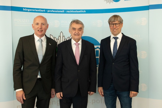POL-MG: Innenminister Herbert Reul ernennt Stephan Zenker zum Polizeipräsidenten in Mönchengladbach