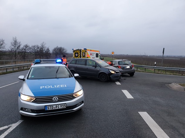 POL-STD: Autobahnauffahrt Jork wegen Unfall für eine Stunde teilweise gesperrt