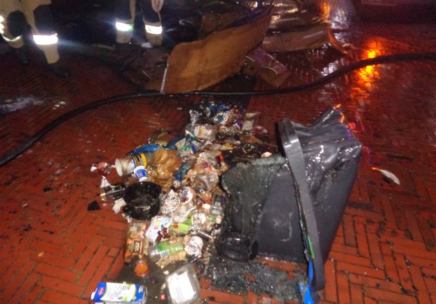 POL-AC: Brennende Mülltonnen in Baesweiler - Polizei ermittelt wegen Brandstiftung