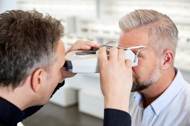 Das A und O für Brillenträger: Anpassung beim Augenoptiker vor Ort