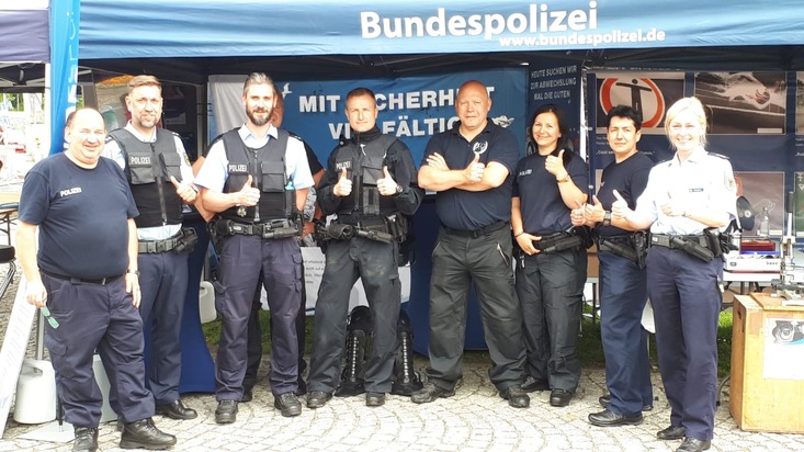 BPOLI MD: Sachsen-Anhalt-Tag in Stendal: Die Bundespolizei präsentiert sich auf der Blaulichtmeile und die Big Band spielt auf der Gastgeberbühne des MDR