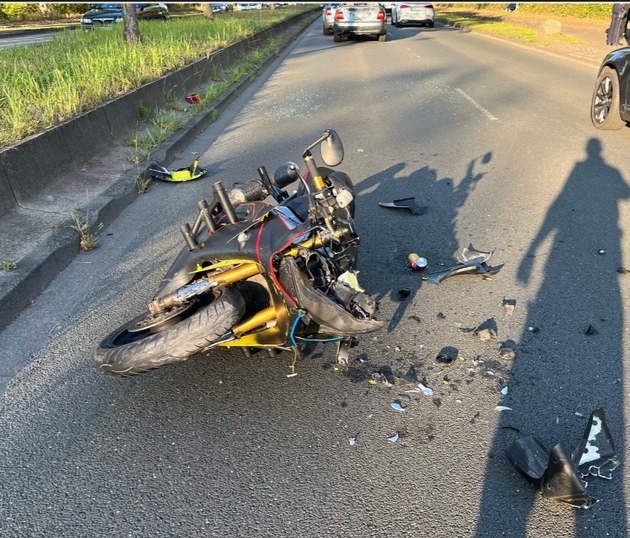 POL-BI: Auffahrunfall - PKW-Fahrer ohne Führerschein