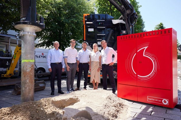 Erster grüner Spatenstich Deutschlands in Freiburg: Vodafone bringt mit nachhaltiger Ausbautechnik noch mehr Glasfaser ins Netz