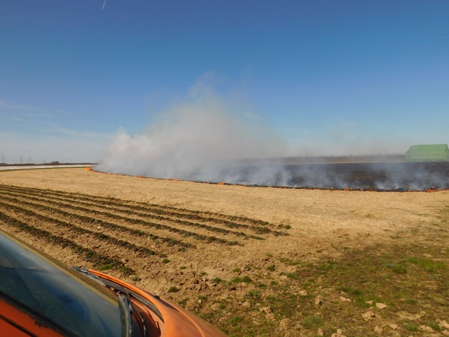 POL-PDMY: Grafschaft-Oeverich: Brand eines Erdbeerfeldes