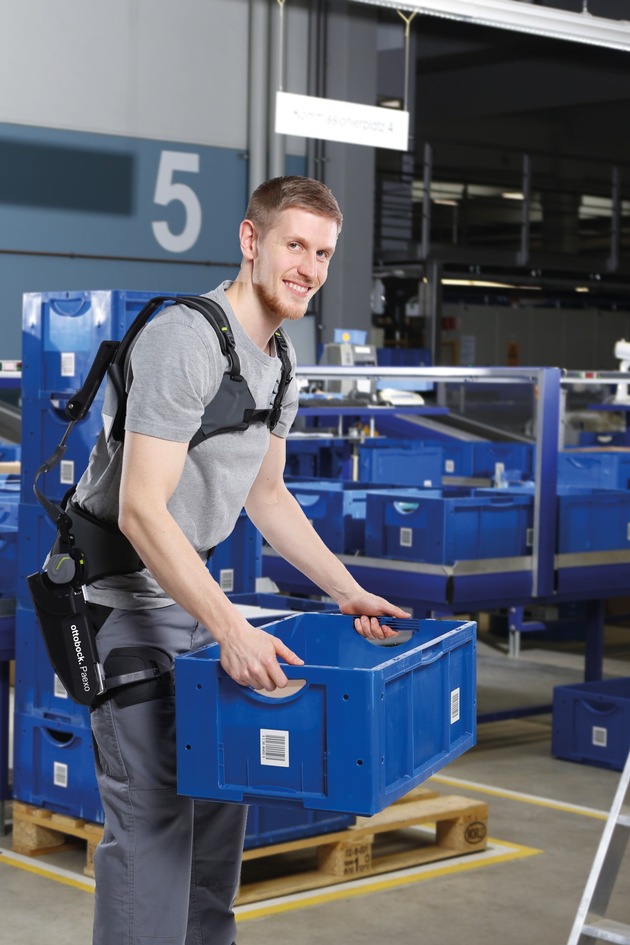 Support for the Logistics Sector: New Exoskeleton Offers Relief for the Back
