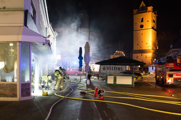 FW Menden: Brand in der Bahnhofstraße