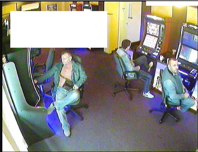 POL-PPTR: Fünf Männer brechen in Spielothek und erbeuten 50.000 Euro - Polizei bittet die Bevölkerung mit Fahndungsfotos um Mithilfe
