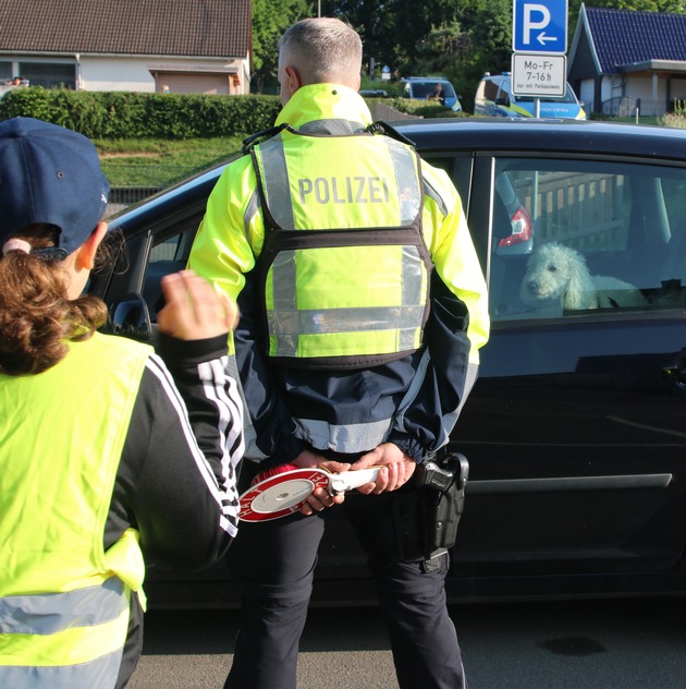 POL-SI: Gemeinsame Verkehrskontrollaktion von Schulkindern und Polizei - es gab einige Denkzettel, aber auch viel Lob für die Verkehrsteilnehmer -#polsiwi