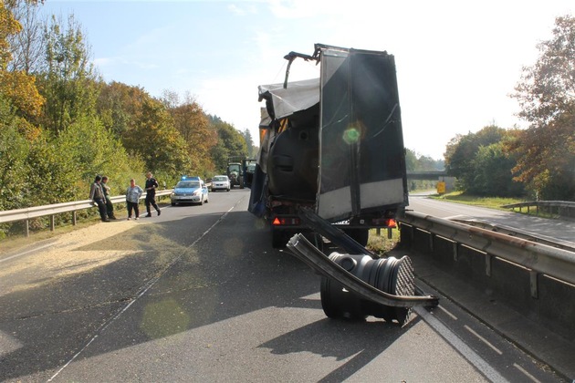 POL-PDMT: Verkehrsunfall mit hohem Sachschaden