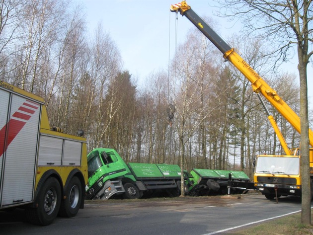 POL-WL: Lkw kommt von Straße ab