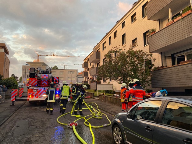 FW-GL: Wohnungsbrand im Stadtteil Gronau von Bergisch Gladbach