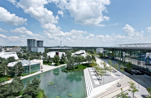 Happy Birthday Autostadt! Freier Eintritt zum 20-jährigen Jubiläum am 1. Juni 2020 / Interview mit Gunnar Kilian und Roland Clement / Video: Drohnenflug durch die Autostadt