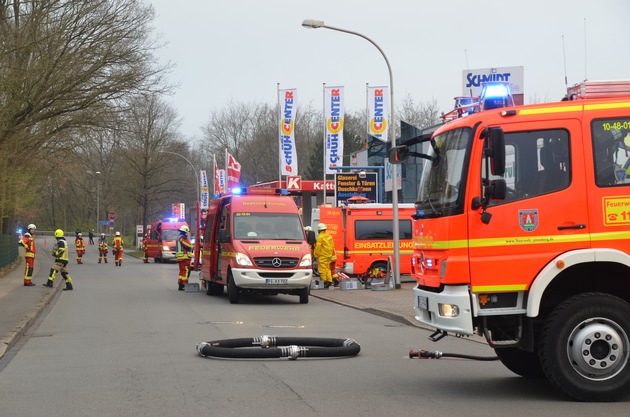 FW-PI: Pinneberg: Austritt von Gefahrstoffen - zwei Personen leicht verletzt