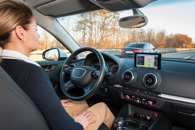 Augen zu im Straßenverkehr? - Zukunftstrend selbstfahrende Autos