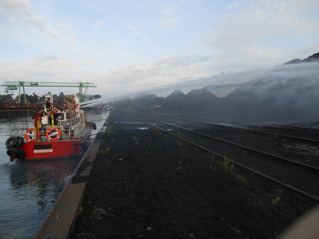 FW-DO: 18.05.2017 - Feuer im Hafen
Brennt Kohle im Hardenberghafen