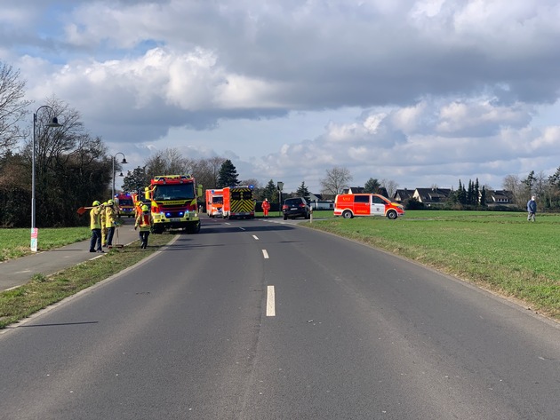FW Ratingen: Verkehrsunfall mit drei Verletzten auf der K19