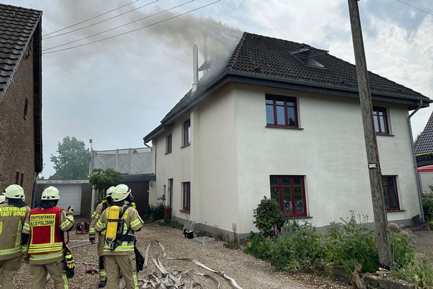 Feuerwehr Goch: Dachstuhlbrand nach Blitzeinschlag