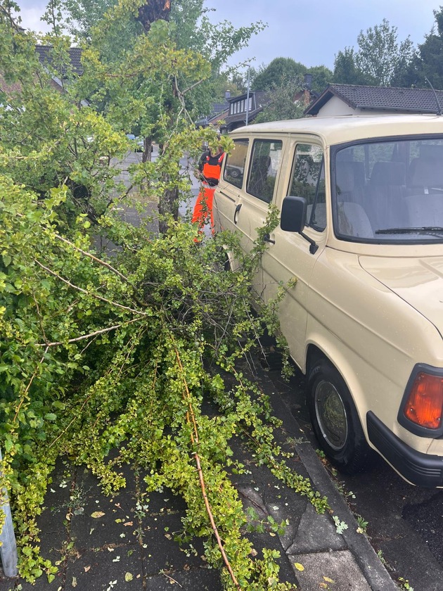 FW Bergheim: Unwetterlage am Mittwoch über Bergheim 15 Einsätze im Bereich Niederaußem und Oberaußem