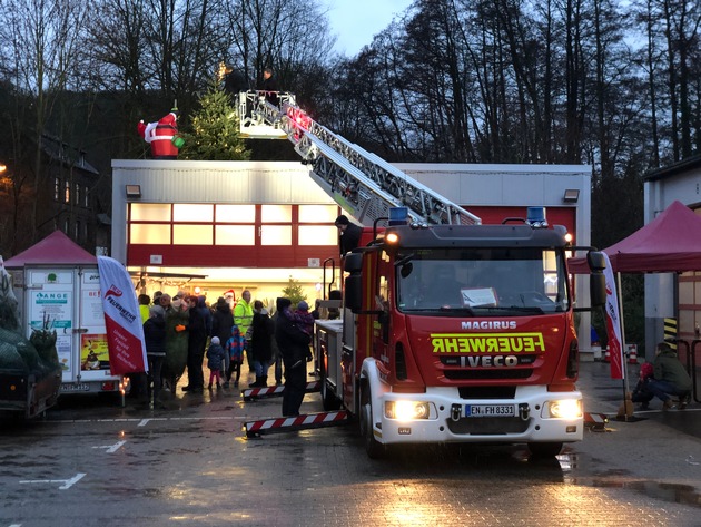 FW-EN: Feuerwehr Herdecke empfängt Besucher beim Weihnachtsbaumverkauf