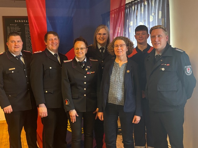 FW-ROW: Kreisdelegierten-Tag der Kinder- und Jugendfeuerwehren - Kreisjugendpflegerin Birgit Martens ausgezeichnet