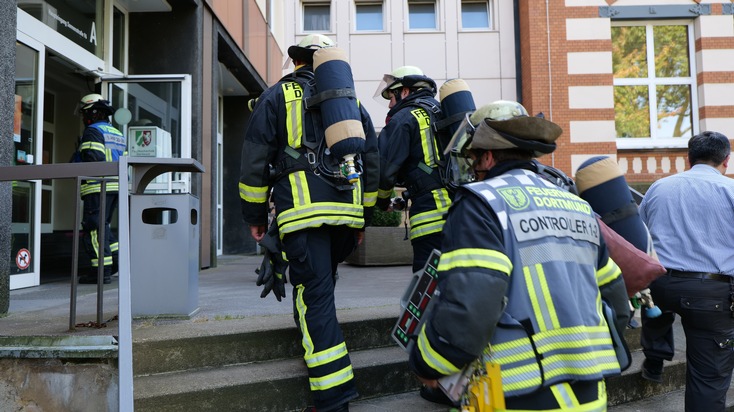 FW-DO: Brandmelder in der Fachhochschule - Elektrobrand im Untergeschoss