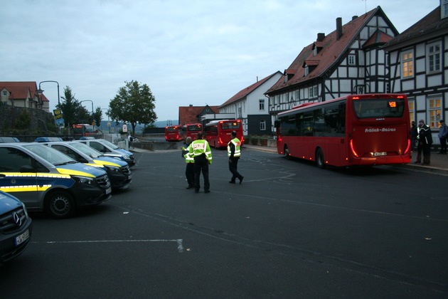 POL-HR: Homberg und Fritzlar: Polizei kontrolliert Schulbusse