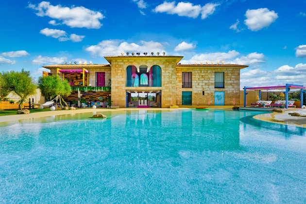 "Love Island - Heiße Flirts und wahre Liebe": / Neue Villa, neues Liebesglück!