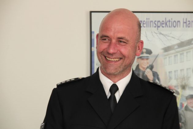 POL-HM: Amtseinführung von Wolfgang Römer als Dienststellenleiter der Polizeistation Hess. Oldendorf