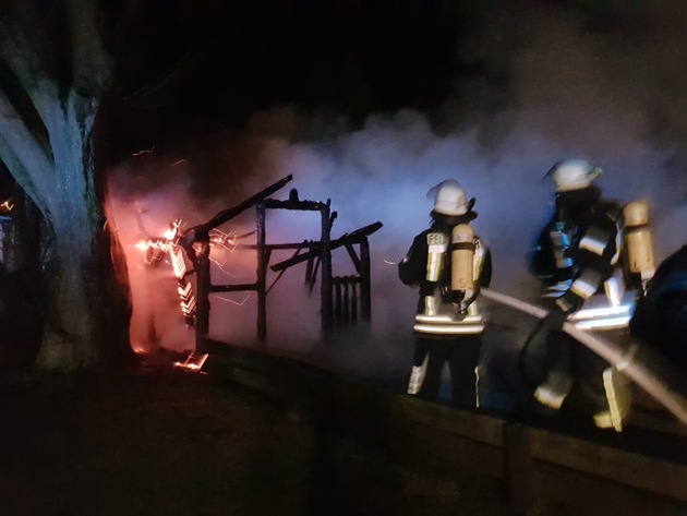 POL-STD: Silvester im Landkreis Stade - viel Arbeit für Polizei, Feuerwehr und Rettungsdienst, Einbrüche über den Jahreswechsel