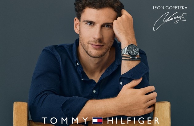 Tommy Hilfiger Watches & Jewelry: TOMMY HILFIGER gewinnt Fußballstar als Markenbotschafter / LEON GORETZKA ist Testimonial für die Uhren- und Schmuckkollektion im Herbst/Winter 2021
