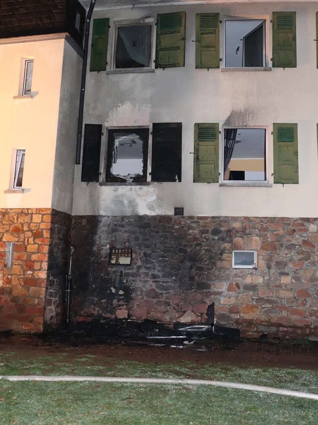 POL-PDKH: Brand im sogenannten &quot;Völkerring&quot; in der Rüdesheimer Straße in Bad Kreuznach - sechs Personen leicht verletzt