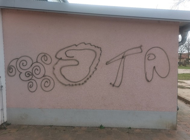 POL-PDLU: Sachbeschädigung durch Graffitischmiererei an Grundschule