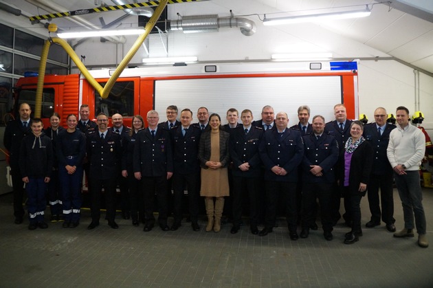 FW Wathlingen: Jahreshauptversammlung 2026 der Ortsfeuerwehr Gro&szlig;moor - Thomas Schworm mit dem Deutschen Feuerwehrehrenzeichen in Bronze geehrt