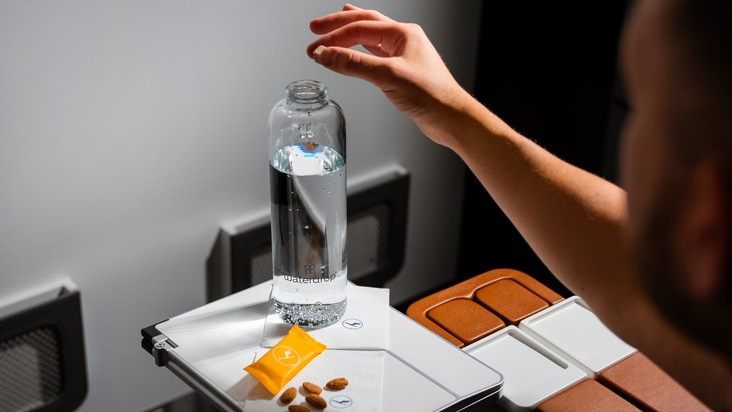 waterdrop® hebt ab: Geschmackvolle Microdrinks auf Lufthansa Flügen