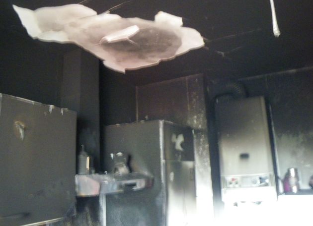 POL-DN: Eingeschaltete Herdplatte löst Küchenbrand aus