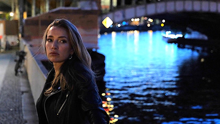 Valle Venia präsentiert: LPS feat. Natalia Sarsgard: J'ai dû m'arrêter